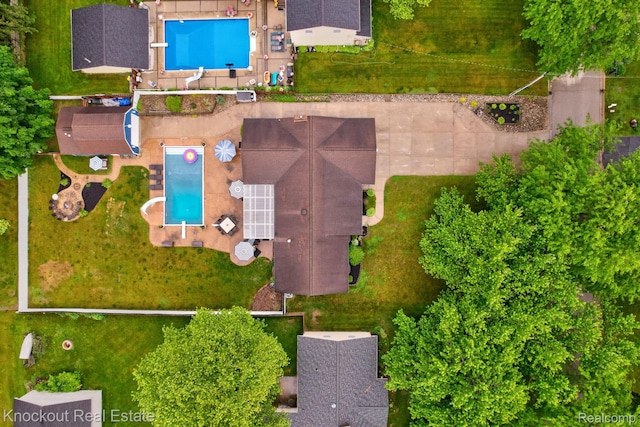 605 Shawnesee, Flushing, MI 48433 - bird's eye view of a pool
