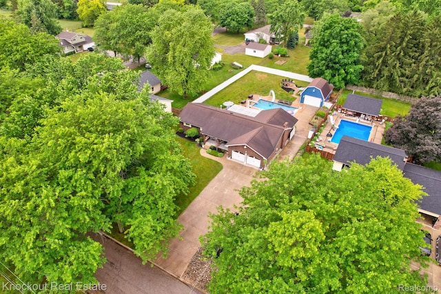 605 Shawnesee, Flushing, MI 48433 - drone / aerial view of a pool