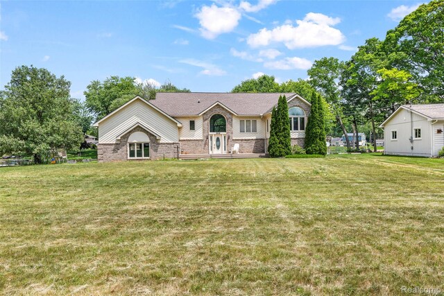 969 Bogie Lake Rd, White Lake, MI 48383 - raised ranch with brick siding and a front yard
