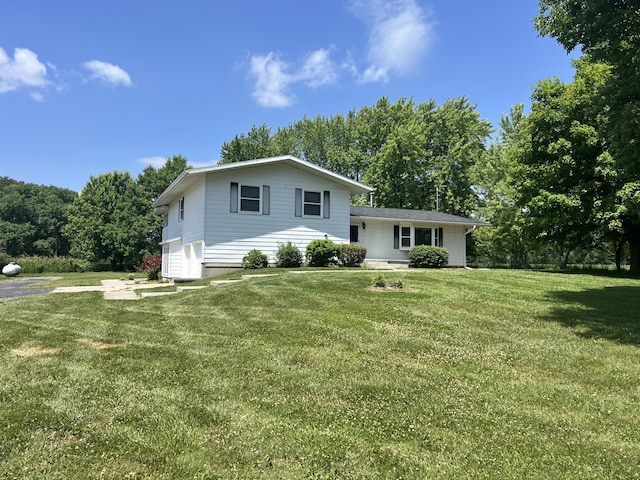 7567 S Bignham Ave, Newaygo, MI 49337 - split level home featuring a front lawn