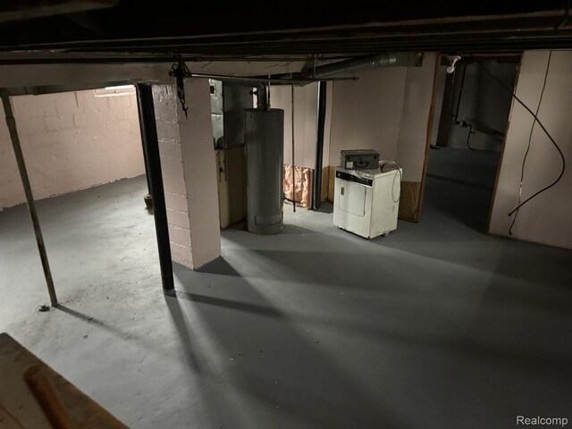 19656 Mitchell St, Detroit, MI 48234 - unfinished below grade area featuring gas water heater and separate washer and dryer