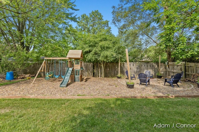 3655 Giddings Ave SE, Grand Rapids, MI 49508 - view of playground featuring a fenced backyard