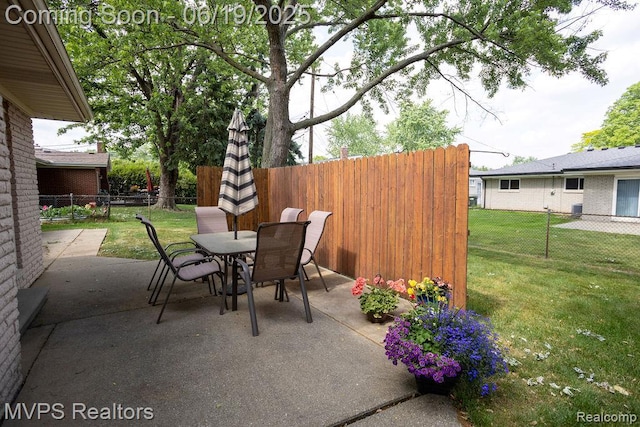36816 Pepper Ct, Sterling Heights, MI 48312 - view of patio with outdoor dining space