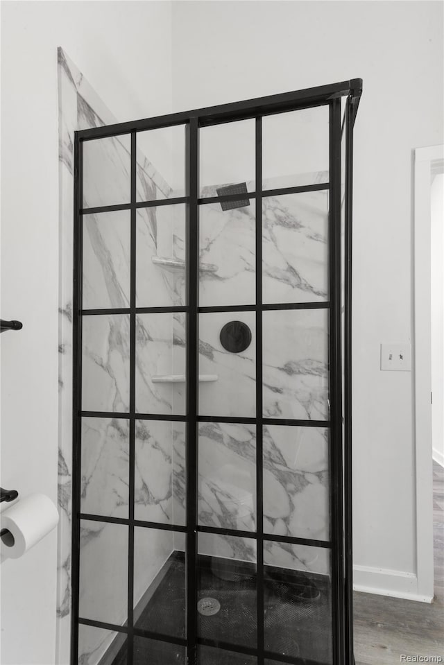 3166 Highland Blvd, Highland, MI 48356 - bathroom with tiled shower and wood finished floors