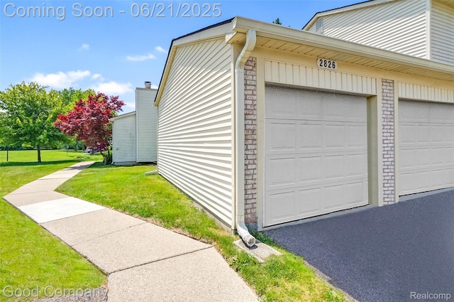 2826 Roundtree Dr, Troy, MI 48083 - view of garage