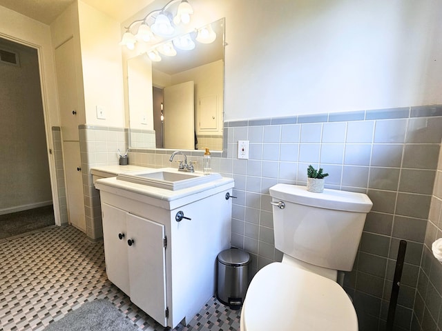 5365 Flushing Rd, Flushing, MI 48433 - bathroom featuring tile walls, vanity, and wainscoting