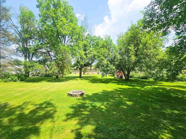 5365 Flushing Rd, Flushing, MI 48433 - view of green lawn