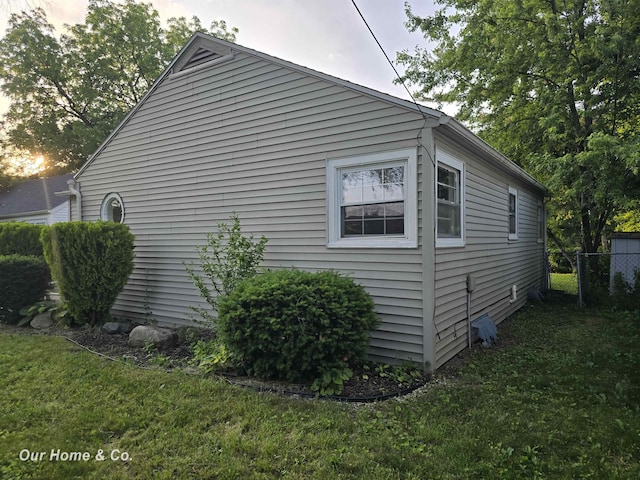1716 Sycamore St, Saginaw, MI 48602 - view of side of property