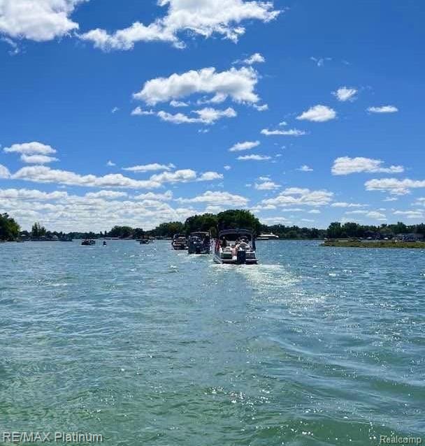 13368 N Fenton Rd, Fenton, MI 48430 - water view