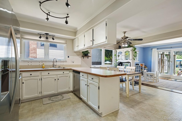 47470 Barbara Rd, Macomb, MI 48044 - kitchen with stainless steel appliances, a peninsula, ceiling fan, ornamental molding, and white cabinets
