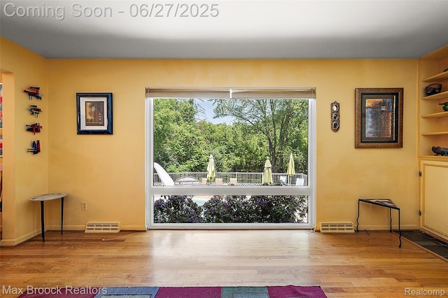 7189 Lindenmere Dr, Bloomfield Hills, MI 48301 - unfurnished room featuring wood finished floors