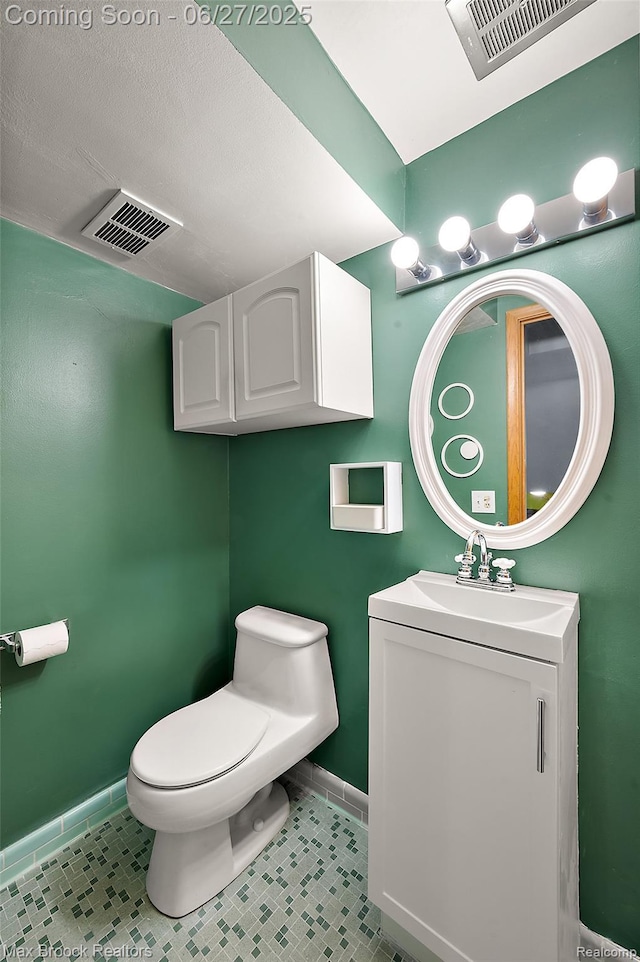 7189 Lindenmere Dr, Bloomfield Hills, MI 48301 - bathroom featuring baseboards and vanity