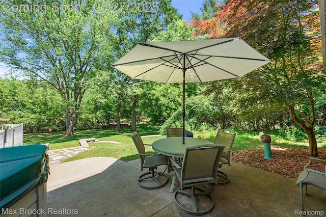 7189 Lindenmere Dr, Bloomfield Hills, MI 48301 - view of patio / terrace featuring outdoor dining area and view of wooded area