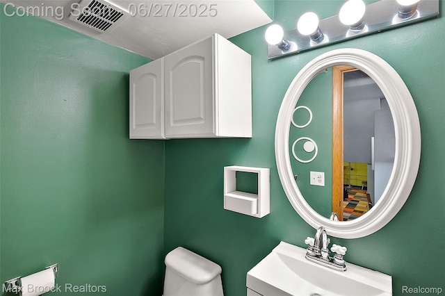 7189 Lindenmere Dr, Bloomfield Hills, MI 48301 - bathroom with toilet and vanity