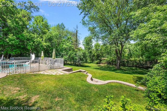 7189 Lindenmere Dr, Bloomfield Hills, MI 48301 - view of yard with a patio area