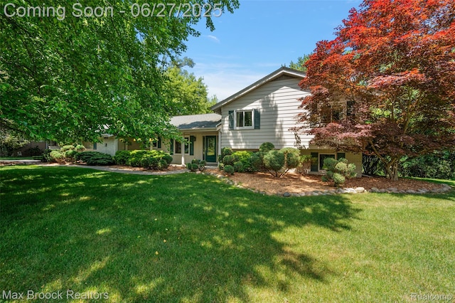 7189 Lindenmere Dr, Bloomfield Hills, MI 48301 - split level home featuring a front yard
