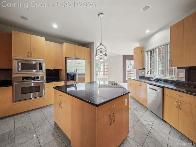 1539 Bartley Ln, Bloomfield Hills, MI 48304 - kitchen featuring appliances with stainless steel finishes, a center island, backsplash, recessed lighting, and pendant lighting