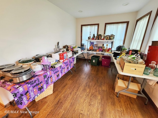 504 Abingdon St, Chesaning, MI 48616 - living room with wood finished floors