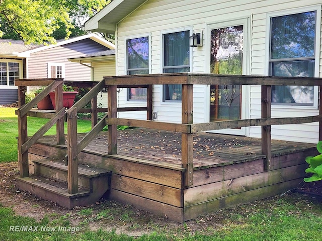 504 Abingdon St, Chesaning, MI 48616 - view of wooden deck