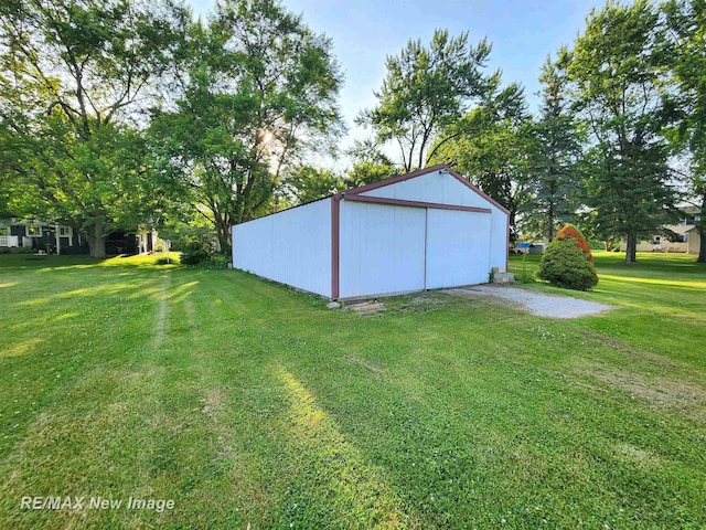 504 Abingdon St, Chesaning, MI 48616 - view of green lawn featuring a pole building and an outbuilding