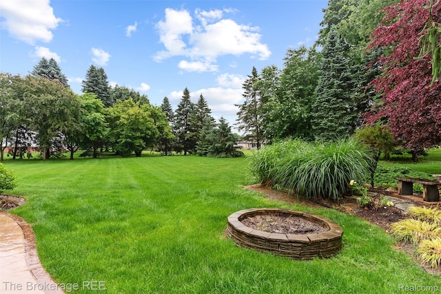 2048 Mayfair Dr, White Lake, MI 48383 - view of grassy yard