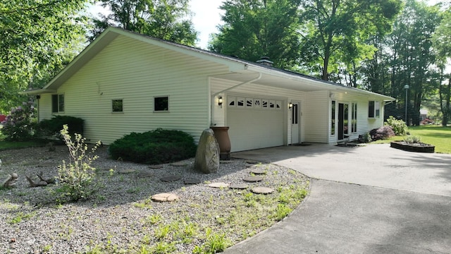 5724 E Townline Rd, Birch Run, MI 48415 - view of side of property featuring a garage and concrete driveway