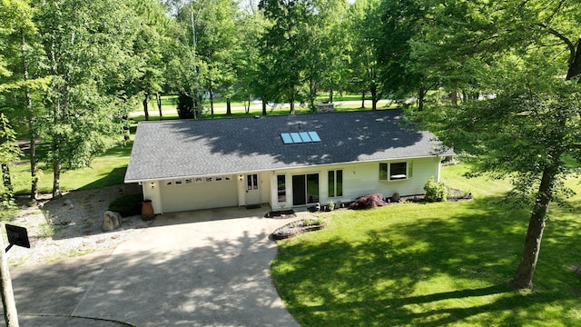 5724 E Townline Rd, Birch Run, MI 48415 - view of front of house featuring a garage, driveway, a front yard, and a shingled roof