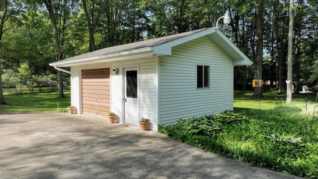 5724 E Townline Rd, Birch Run, MI 48415 - view of outdoor structure featuring view of wooded area