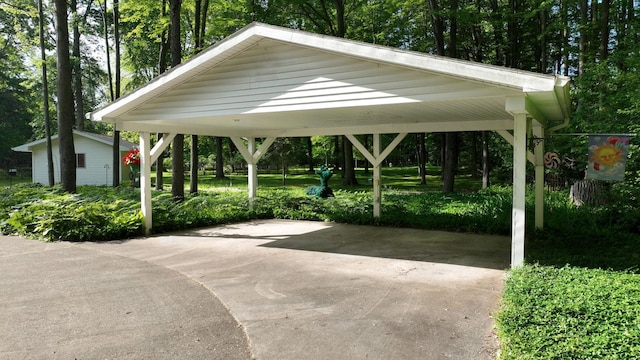 5724 E Townline Rd, Birch Run, MI 48415 - view of parking with a carport and driveway