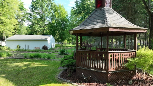 5724 E Townline Rd, Birch Run, MI 48415 - view of grassy yard featuring a gazebo and a wooden deck