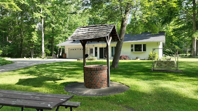 5724 E Townline Rd, Birch Run, MI 48415 - view of front of house featuring a front lawn, a garage, and driveway