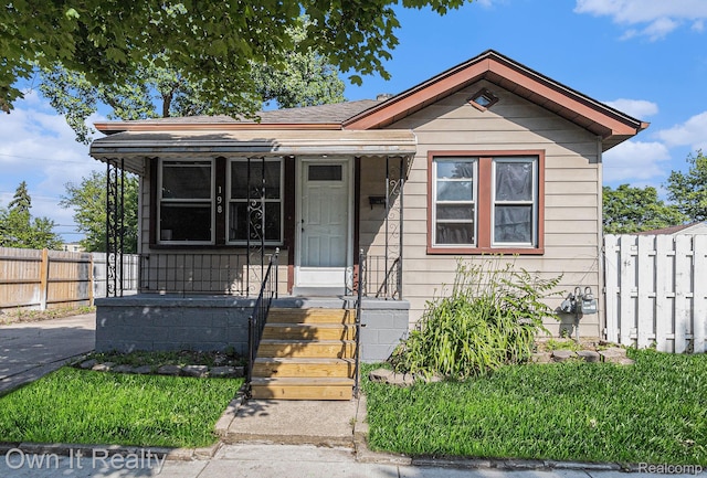 198 Fairmont St, Wyandotte, MI 48218 - view of front facade featuring a shingled roof and covered porch