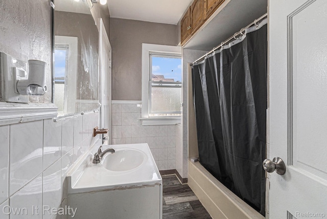 198 Fairmont St, Wyandotte, MI 48218 - full bath with tile walls, vanity, wood finished floors, shower / tub combo with curtain, and wainscoting