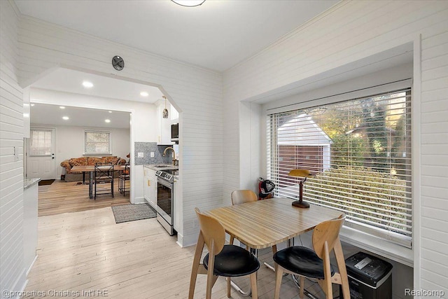 2231 N St, Milford, MI 48380 - dining room with light wood-style floors, recessed lighting, and ornamental molding