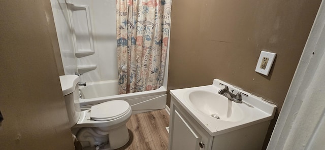 2524 8th St, Muskegon, MI 49444 - full bath featuring wood finished floors, vanity, and shower / bath combo
