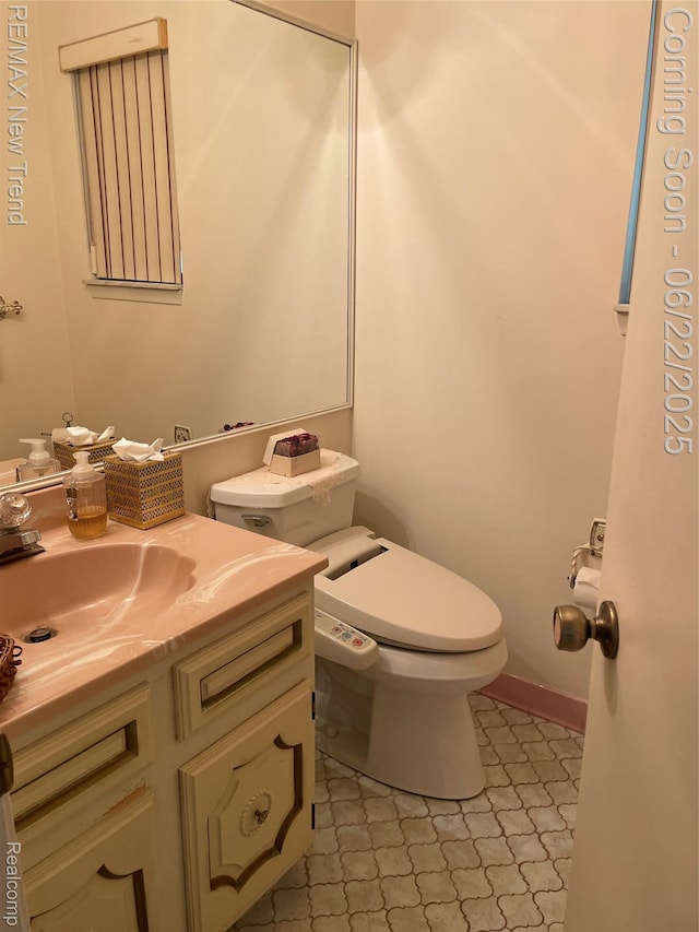 5408 Vincennes Dr, Bloomfield Hills, MI 48302 - bathroom with toilet and vanity