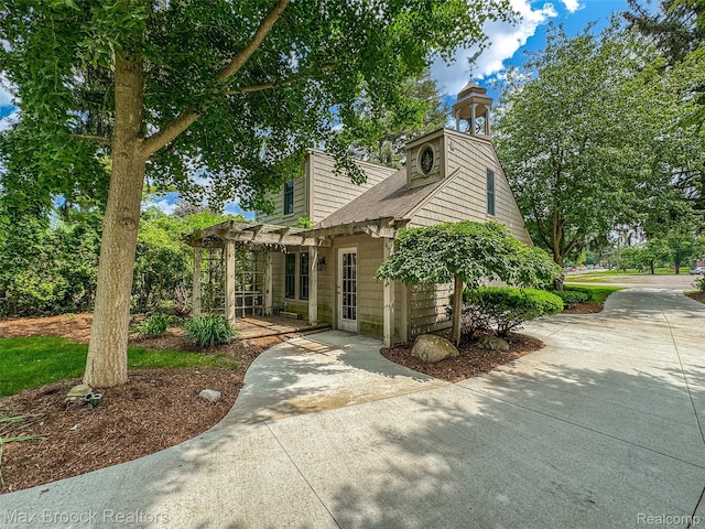 6510 Commerce Rd, West Bloomfield, MI 48324 - view of front facade featuring a pergola and a patio area