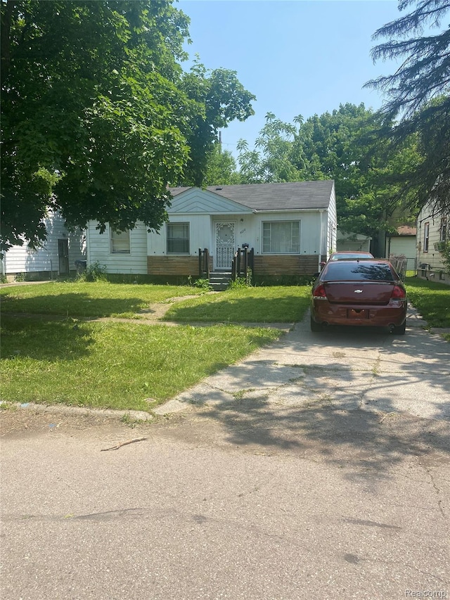 6010 Marja St, Flint, MI 48505 - view of front of property with a front yard