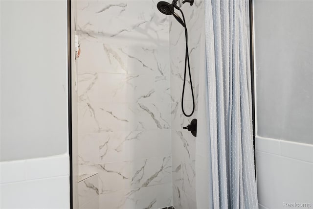 39248 Wade Rd, Taylor, MI 48174 - bathroom featuring a tile shower
