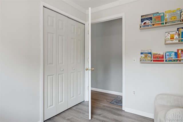 39248 Wade Rd, Taylor, MI 48174 - sitting room featuring wood finished floors and baseboards