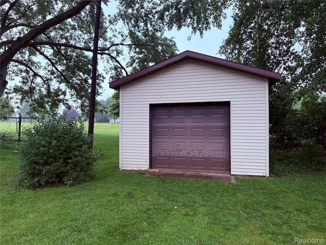 906 W Burnside St, Caro, MI 48723 - view of detached garage