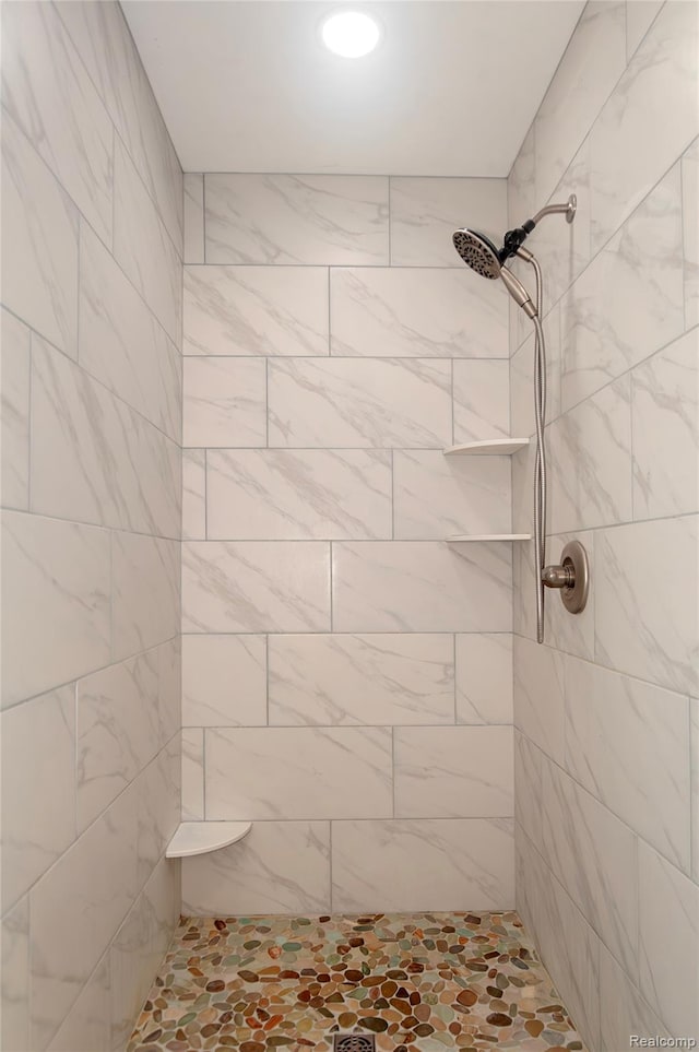 28475 Tiffin Dr, Chesterfield, MI 48047 - full bath with a tile shower and recessed lighting