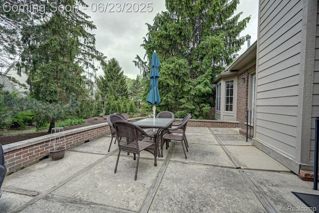 1081 Park Place Ct, Bloomfield Hills, MI 48302 - view of patio featuring outdoor dining area