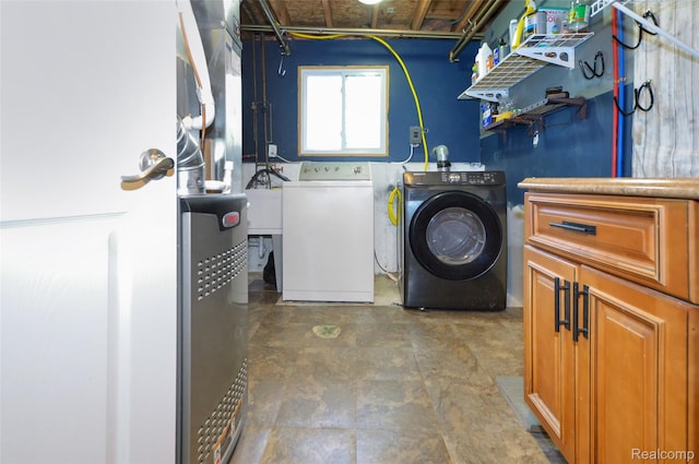 3851 Mapleleaf Rd, Waterford, MI 48328 - washroom featuring washer and clothes dryer and cabinet space
