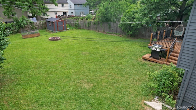 3851 Mapleleaf Rd, Waterford, MI 48328 - fenced backyard with a storage unit