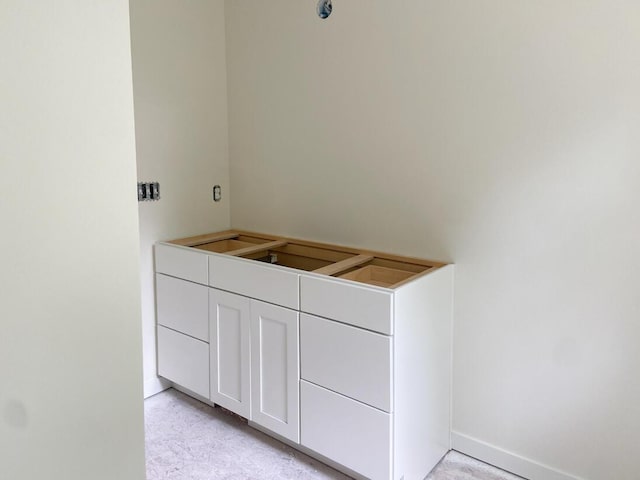 1968 S Shorewood Ln, Holland, MI 49423 - bathroom featuring baseboards