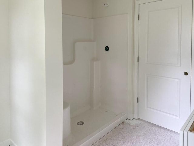 1968 S Shorewood Ln, Holland, MI 49423 - bathroom featuring a shower