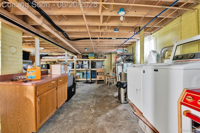 2429 Holmes St, Hamtramck, MI 48212 - below grade area featuring washer / clothes dryer