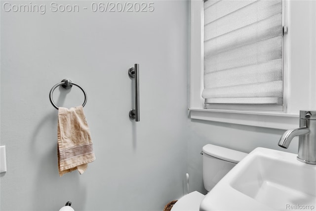 2429 Holmes St, Hamtramck, MI 48212 - bathroom with toilet and a sink