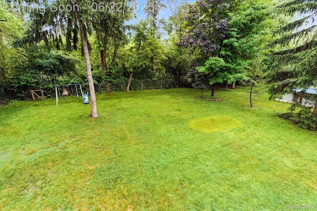 22288 Cass St, Farmington, MI 48335 - view of yard